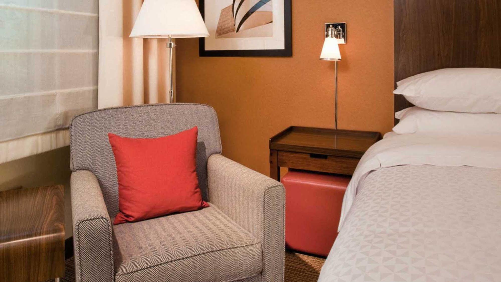 Four Points By Sheraton Cleveland Airport Екстер'єр фото